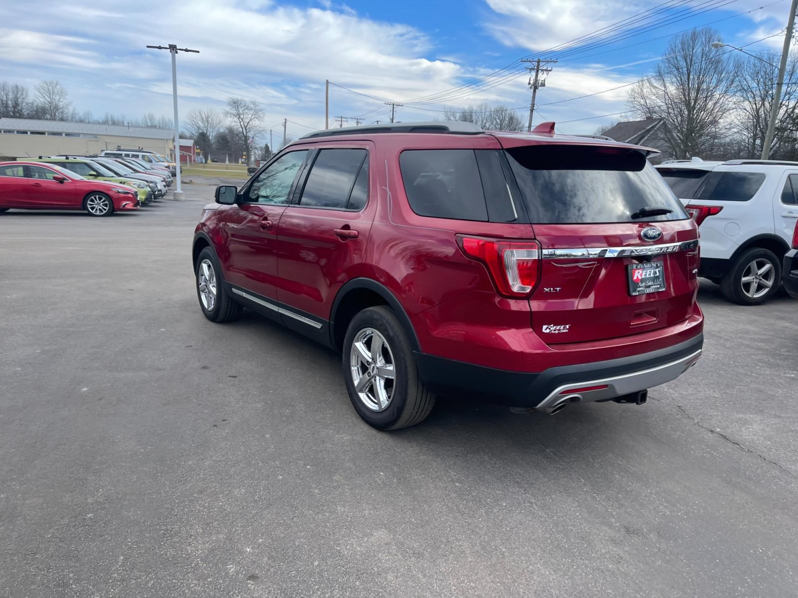 2016 Red /Black Ford Explorer XLT 4WD (1FM5K8D87GG) with an 3.5L V6 DOHC 24V engine, 6 Speed Automatic transmission, located at 547 E. Main St., Orwell, OH, 44076, (440) 437-5893, 41.535435, -80.847855 - This 2016 Ford Explorer XLT 4WD, equipped with a 6-speed automatic transmission and a 3.5-liter V6 engine, stands out with its notable towing capacity of up to 5000 pounds, making it a robust choice for towing and adventure needs. The vehicle enhances visibility and safety with LED daytime running l - Photo #9